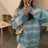 Suéter suelto de punto con rayas en degradado pastel azul y rosa